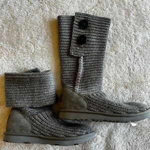 New Grey Knit Uggs size 6